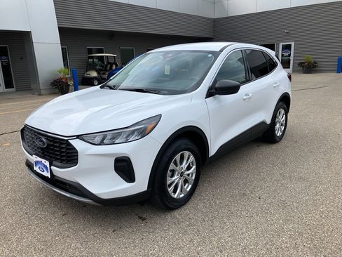 Used 2023 Ford Escape Active AWD/4WD image 2