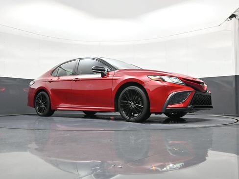 Used 2022 Toyota Camry XSE FWD image 16