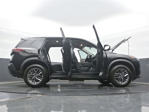 Used 2023 Nissan Rogue S image 61