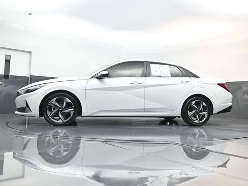 Certified 2022 Hyundai Elantra Limited w/ Cargo Package FWD image 26