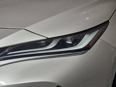 Used 2023 Toyota Venza LE AWD/4WD image 27
