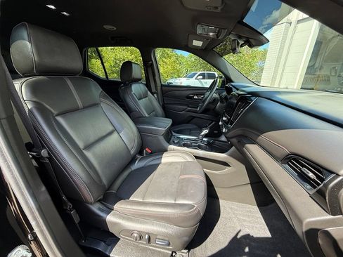 Used 2023 Chevrolet Traverse RS FWD image 42