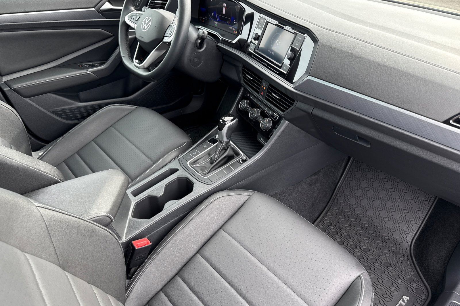 Used 2024 Volkswagen Jetta SE w/ Panoramic Sunroof Package FWD image 15