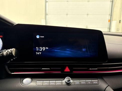 Used 2021 Hyundai Elantra Limited image 18