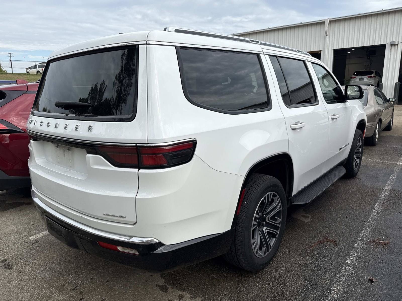 Used 2024 Jeep Wagoneer Series II w/ Flexible Seating Group RWD image 4