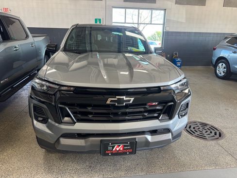 Used 2024 Chevrolet Colorado Z71 w/ Z71 Convenience Package 2 AWD/4WD image 2