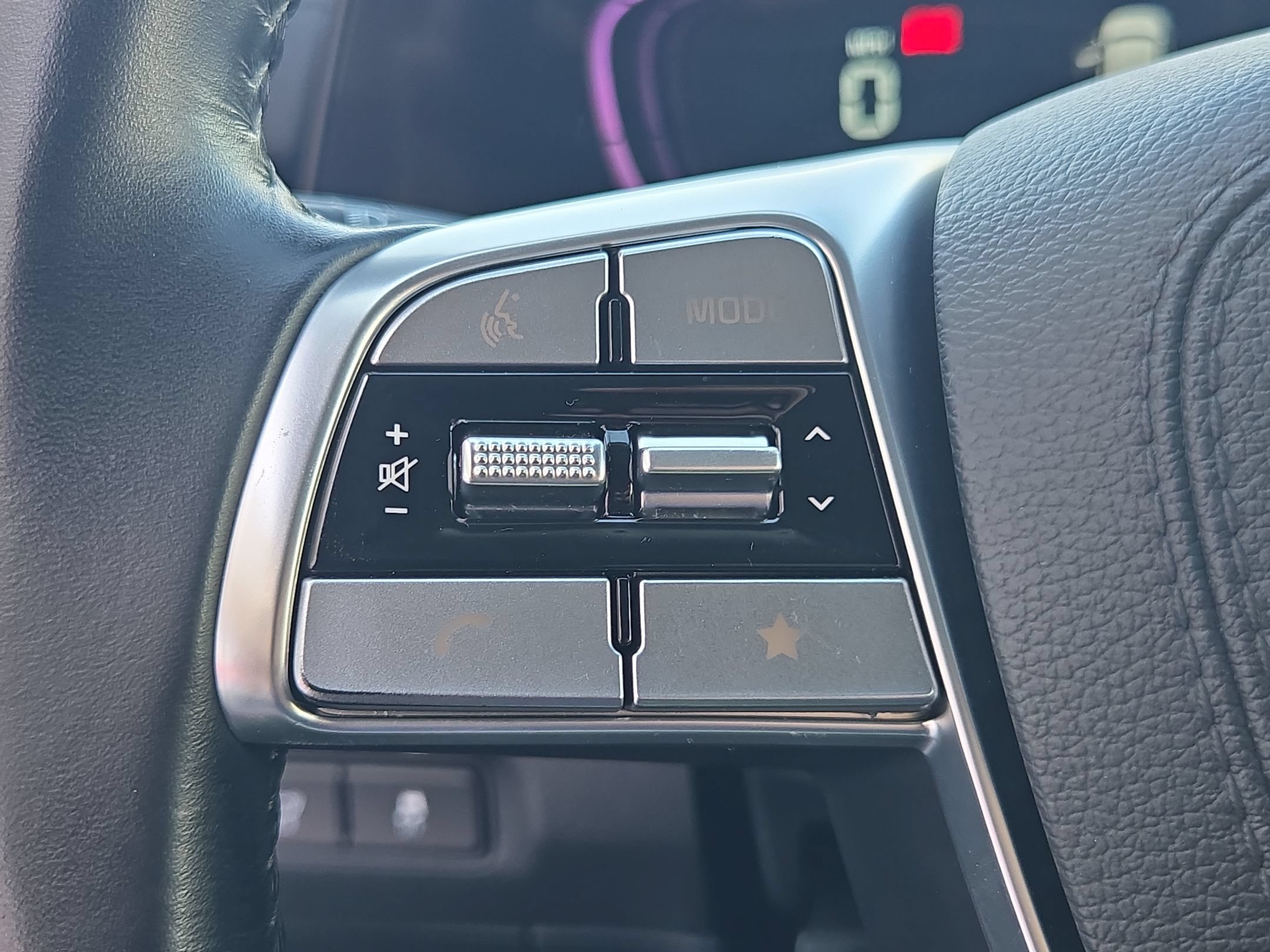 Used 2025 Kia Telluride S FWD image 28