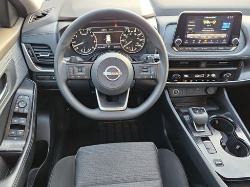 Used 2023 Nissan Rogue SV image 5