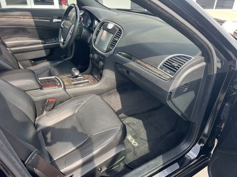 Used 2013 Chrysler 300 C image 18