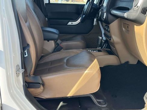 Used 2016 Jeep Wrangler Unlimited Sahara image 23