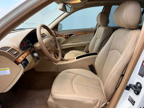 Used 2008 Mercedes-Benz E 350 4MATIC Sedan image 2