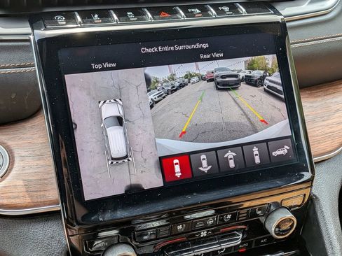 Used 2023 Jeep Grand Cherokee L Summit w/ Luxury Tech Group V AWD/4WD image 23