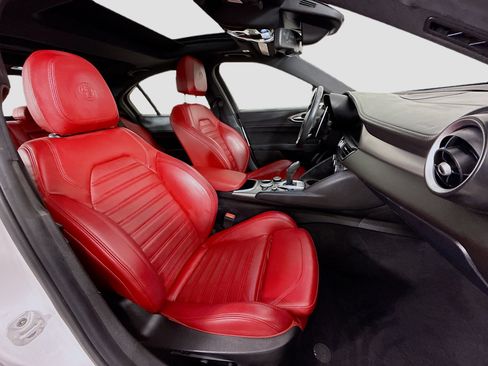 Used 2024 Alfa Romeo Giulia Veloce RWD image 32