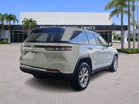 Used 2024 Jeep Grand Cherokee Limited AWD/4WD image 7