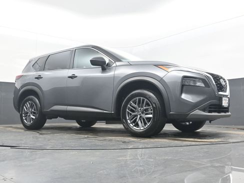 Used 2023 Nissan Rogue S image 24