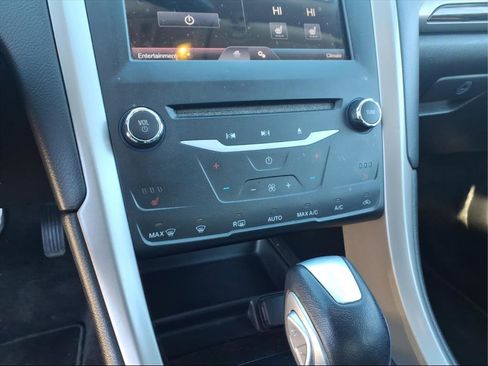 Used 2013 Ford Fusion SE image 16