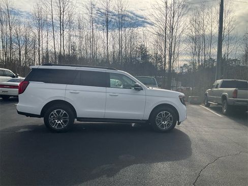 New 2026 Ford Expedition Active image 4