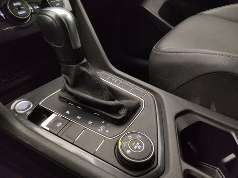 Used 2020 Volkswagen Tiguan SE w/ 3rd Row Seat Package image 26