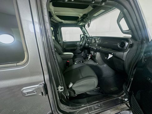 Used 2022 Jeep Wrangler Unlimited Sport image 30