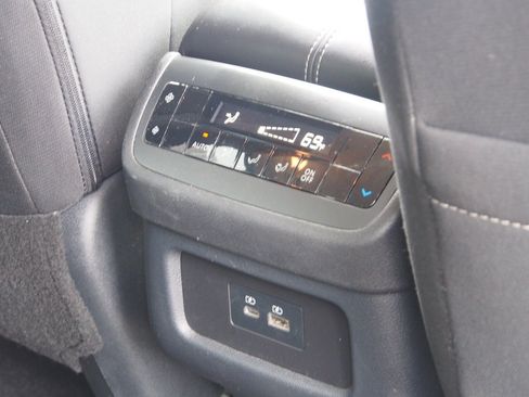 Used 2025 Nissan Pathfinder SV FWD image 14