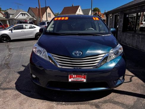 Used 2012 Toyota Sienna XLE w/ XLE Navigation Pkg FWD image 2