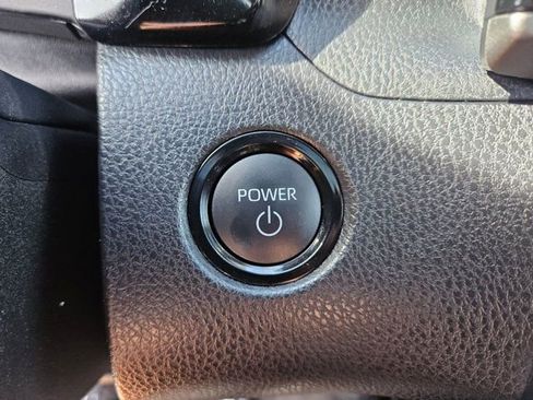 Used 2025 Toyota Camry SE w/ Convenience Package image 20