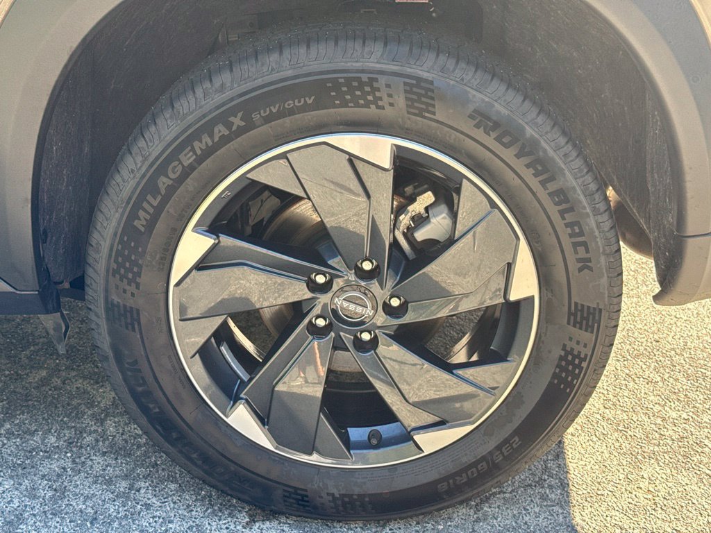 Used 2025 Nissan Rogue SV AWD/4WD image 12
