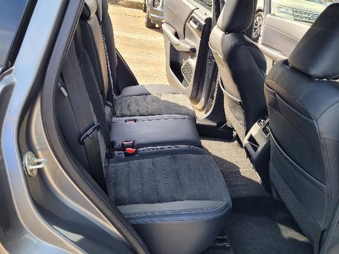 Used 2022 Mitsubishi Outlander SE image 12