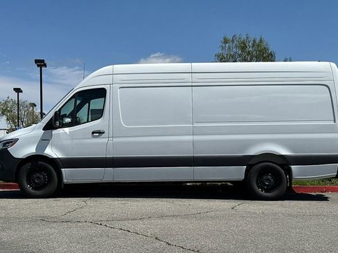 New 2024 Mercedes-Benz eSprinter 170 Cargo image 3