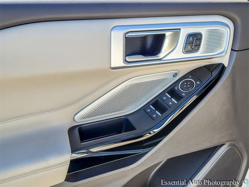 Used 2022 Ford Explorer Platinum image 15