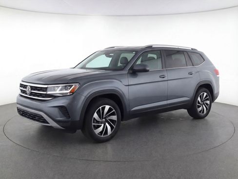 Used 2025 Volkswagen Atlas SE image 3