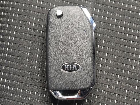 Used 2021 Kia Forte LXS FWD image 32