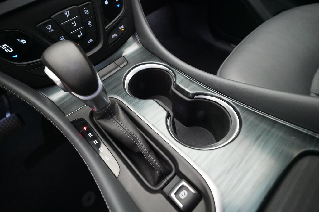 Used 2019 Buick Envision Essence FWD image 17