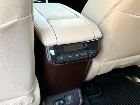 Used 2021 Toyota Highlander Limited image 26