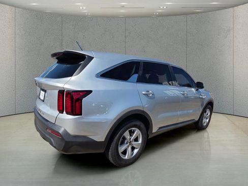 Used 2021 Kia Sorento LX FWD image 5