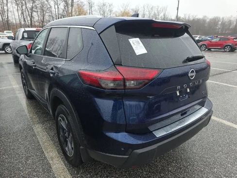 Used 2024 Nissan Rogue SV w/ SV Premium Package image 4