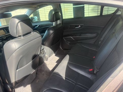 Used 2015 Kia K900 Premium w/ Interior Highline Package image 6