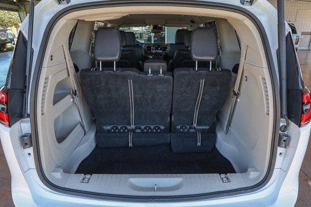 Used 2022 Chrysler Pacifica Touring-L FWD image 31