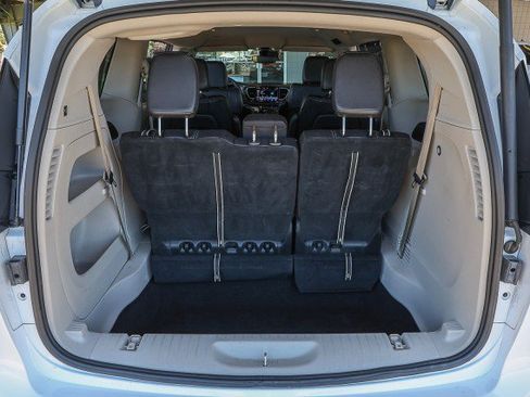 Used 2022 Chrysler Pacifica Touring-L FWD image 31