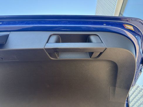 Used 2022 Volkswagen Taos SE w/ Driver Assistance Package image 9