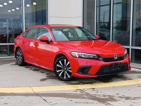 Used 2023 Honda Civic EX image 2