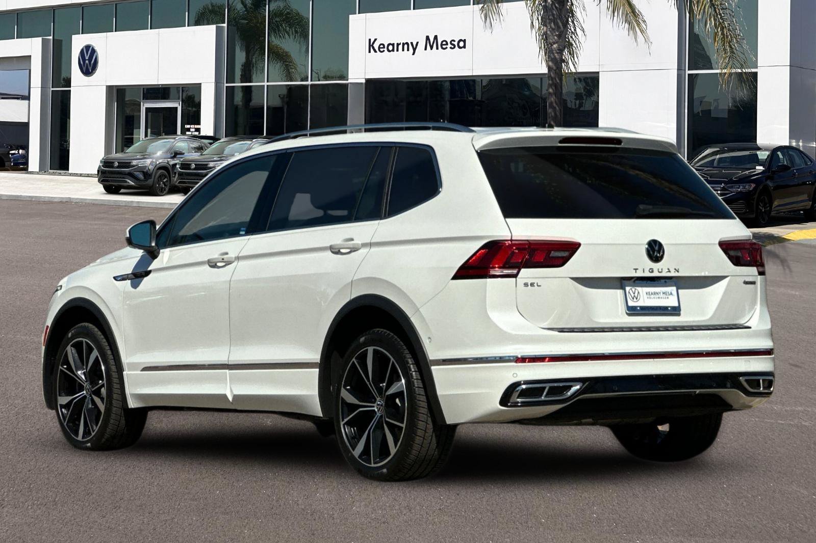 Used 2022 Volkswagen Tiguan SEL R-Line AWD/4WD image 6