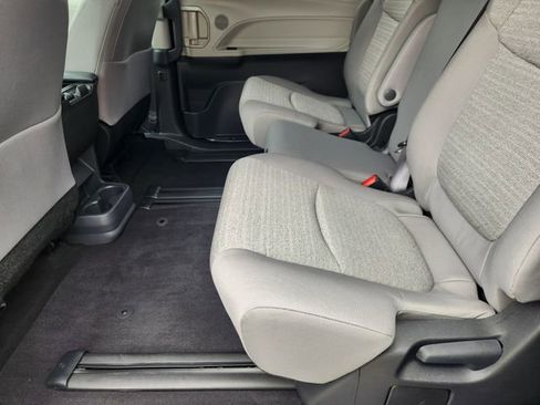 Certified 2023 Toyota Sienna LE FWD image 30