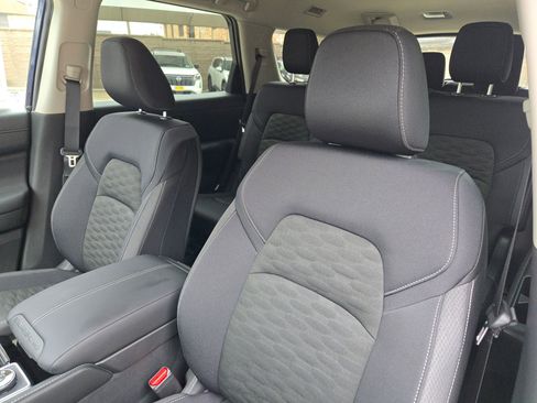 New 2026 Nissan Pathfinder SV image 9