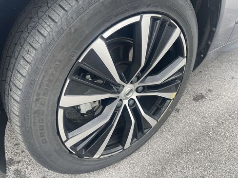 Used 2024 Volvo XC60 B5 Plus image 2