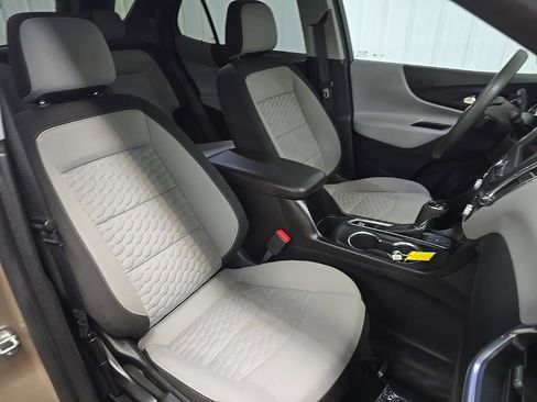 Used 2019 Chevrolet Equinox LS w/ LS Convenience Package image 10