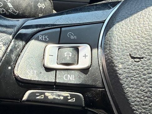 Used 2018 Volkswagen Tiguan SEL AWD/4WD image 17