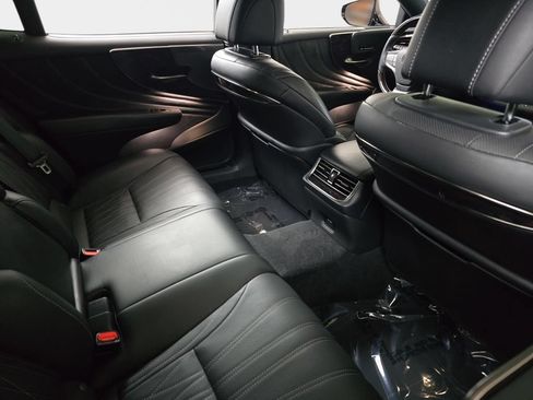 Used 2018 Lexus LS 500 w/ Interior Upgrade Package RWD image 13