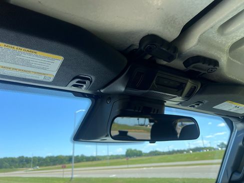 Used 2025 Jeep Wrangler Sahara image 27