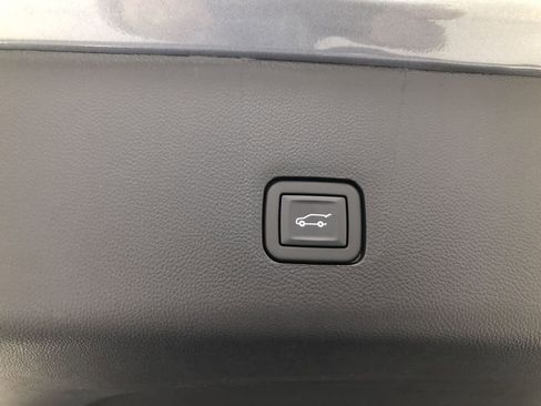 Used 2020 Chevrolet Traverse Premier image 27